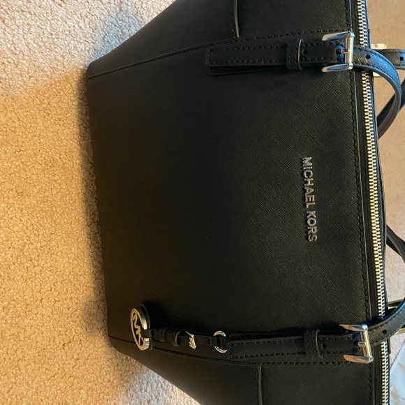 Michael Kors Handbags - Purse Michael Kors Handbags - Purse